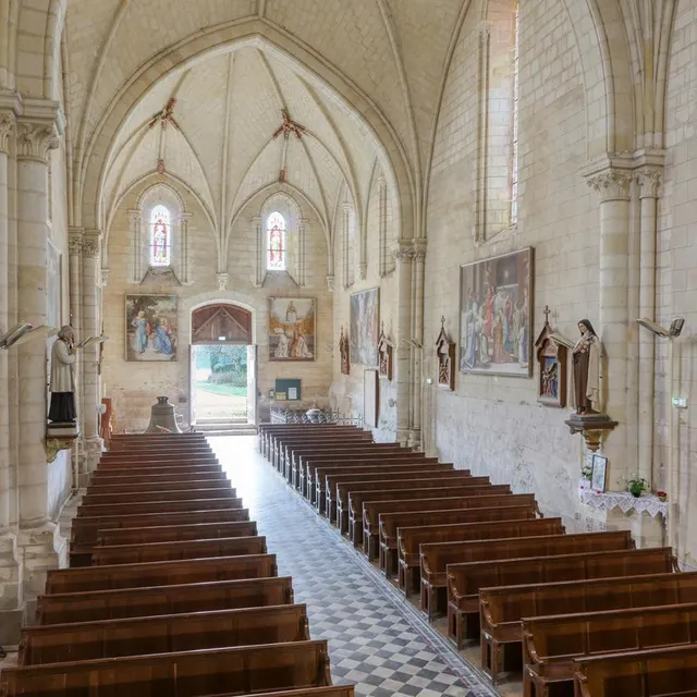 photo dans l’église, certaines parties du lieu de culte sont inaccessibles.  ©  fondation du patrimoine