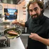 photo  les ponts-de-cé, restaurant les 3 lieux, jeudi 11 décembre. sylvain justice, 38 ans, est le chef du restaurant bistronomique les 3 lieux. pour lui, la recette du succès passe par le temps de cuisson. 