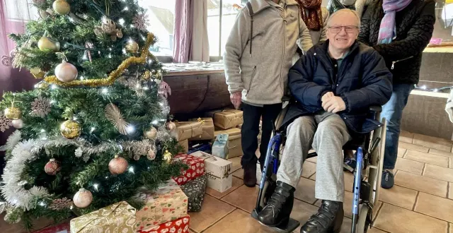 photo  le pied du sapin est désormais bien garni !  &copy;  ouest-france 