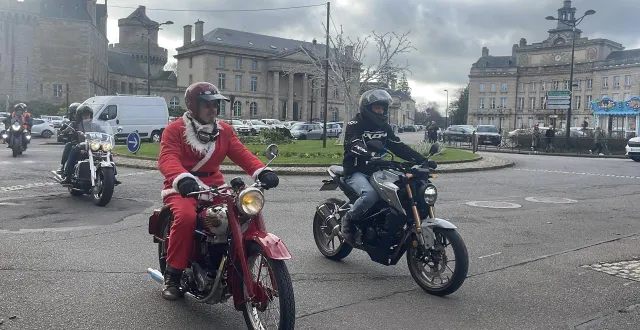 photo  les motards des sales gosses ont pris la route de l’hôpital d’alençon pour distribuer des cadeaux aux enfants hospitalisés.  &copy;  ouest-france 