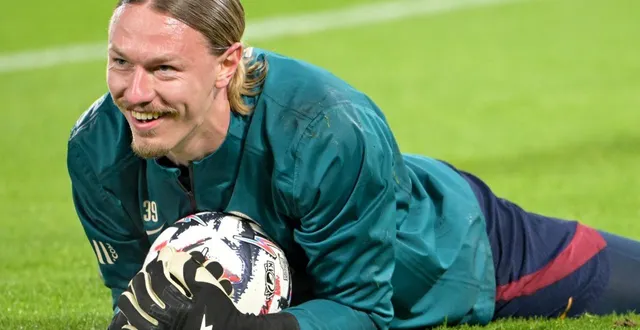 photo  safonov a été préféré à chevalier dans el but du psg face à flamenco.  &copy;  bertrand guay / afp 