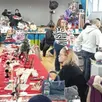photo dimanche, une quinzaine d’artisans, artistes et écrivains ont proposé aux visiteurs des livres, bijoux, vêtements et accessoires de saison, décorations de noël. l’ambiance était conviviale et le père noël n’avait pas oublié de venir.