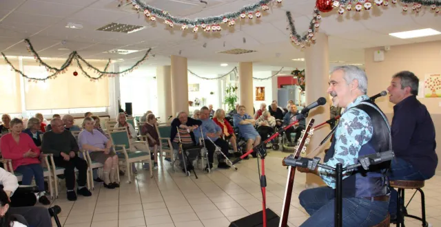 photo  willy et jack du groupe normand willy et les conquérants ont mis une bonne ambiance.  &copy;  ouest-france 