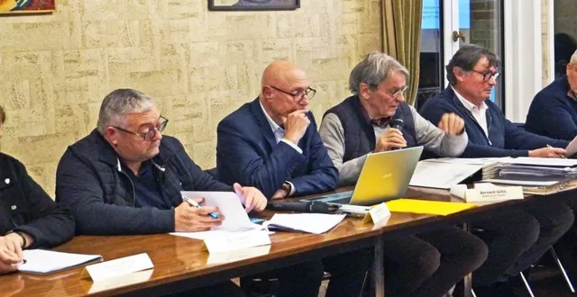 photo  une heure trente a suffi pour examiner les vingt-sept points à l’ordre du jour.  &copy;  ouest-france 