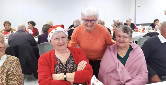 photo  marie-jo fonteny, présidente des amis réunis (au centre) lors du repas de noël.  &copy;  co 