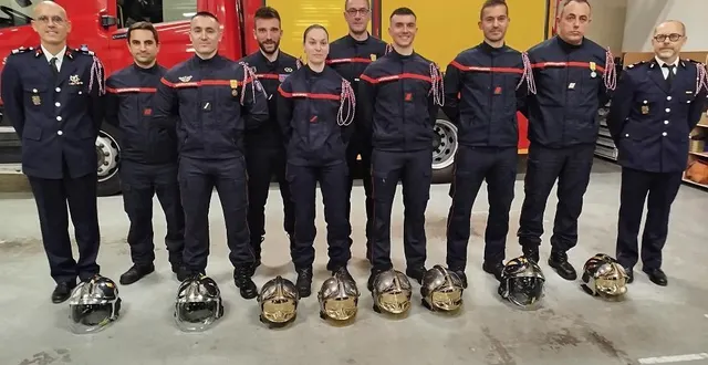 photo  jérôme perrault, chef du centre de secours ; le caporal-chef nelson denis ; les sergents antoine dautel et raphaël turco ; la première classe servane gaudin ; maxime busont ; les caporaux thomas poiret et jonathan dilay ; emmanuel rompillon ; dominique petez, adjoint au chef de centre.  &copy;  ouest-france 