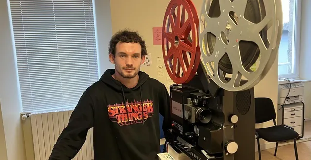 photo  a 22 ans, kyllian le berre, habitant de paimpol (côtes-d'armor), collectionne plus de 250 bobines de films anciens et projecteurs.  &copy;  ouest-france 