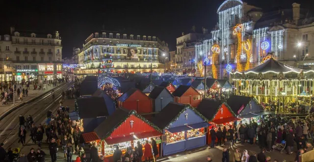 photo  les emplacements les plus chers du marché de noël sont localisés sur la place du ralliement et dans la rue lenepveu.  &copy;  archives thierry bonnet / ville d’angers 
