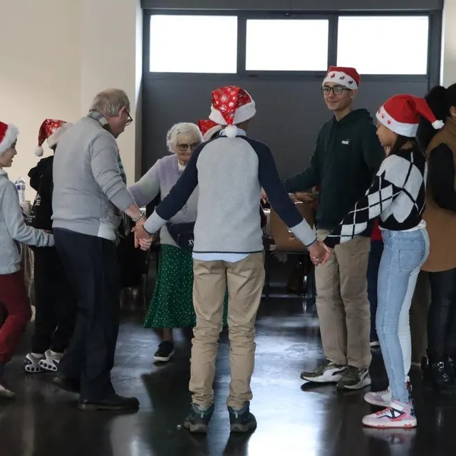 photo le principe de la farandole est bien plus simple pour mêler les générations.  ©  ouest-france