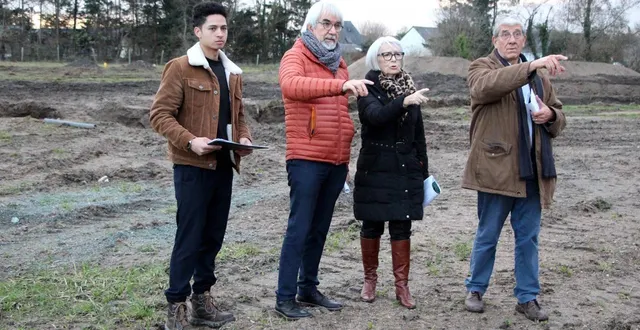 photo  de gauche à droite aurélien darchy, paul heulin, christine courrillaud et louis-luc bellard. selon aurélien darchy, responsable d’opérations chez alter, les premières constructions devraient démarrer en mai ou juin. et ça va s’étaler sur environ deux ans.  &copy;  ouest-france 