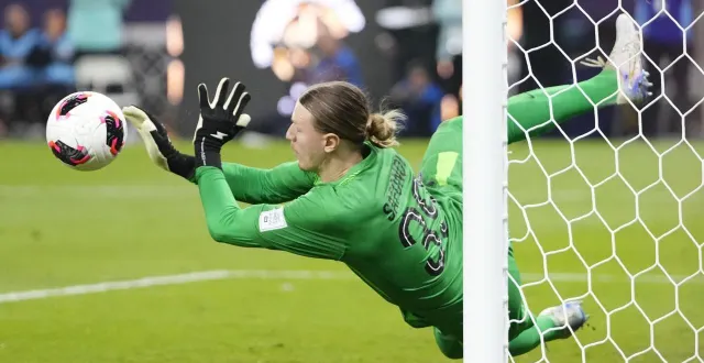 photo  matveï safonov a été le héros du sacre du psg en coupe intercontinentale.  &copy;  jose breton/nurphoto via afp 