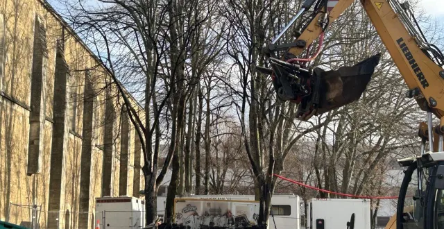 photo  le principal mis en cause a reconnu avoir mis le feu volontairement au bungalow de chantier, dont il ne reste plus que des cendres.  &copy;  le maine libre 