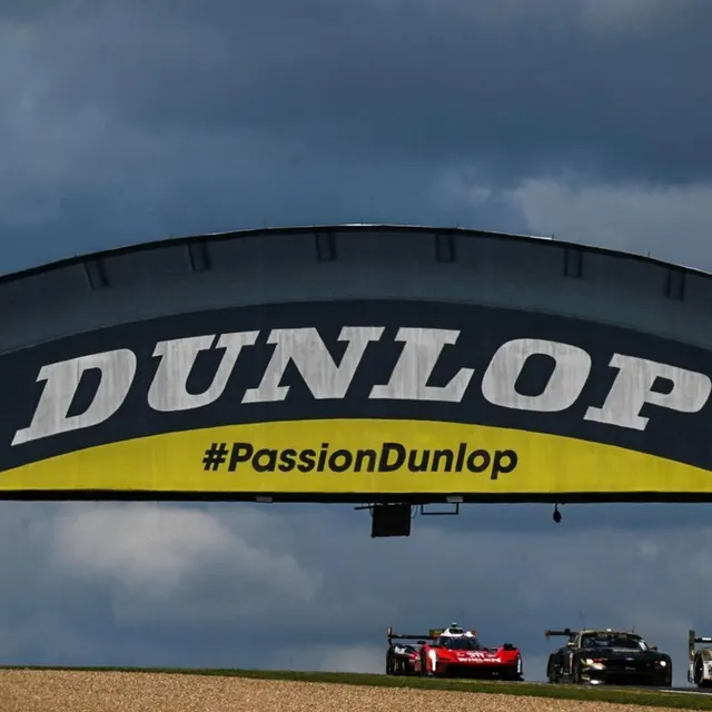 photo la passerelle dunlop fait partie des mythiques endroits du circuit de la sarthe et du circuit bugatti.  ©  photo : le maine libre - denis lambert