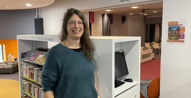 photo  aurore perrin, la directrice de la médiathèque, à la tête de ciné relax à grandchamp.  &copy;  ouest-france 