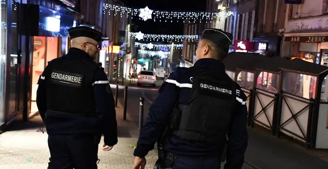 photo  à l’approche des fêtes de fin d’année, les gendarmes accentuent leurs patrouilles au moment de la fermeture des commerces.  &copy;  co - justine brichard 