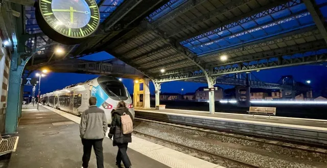 photo  cholet, le 18 décembre 2025. un bagage oublié a entraîné l’évacuation de la gare en fin de journée.  &copy;  co – lucas rojouan 