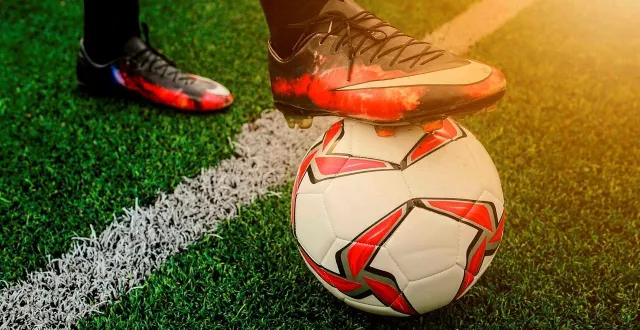 photo  « on commence à connaître la situation de nos jeunes et on veut pouvoir leur offrir une bulle ». ce club angevin de football va aider ses jeunes pour les devoirs.  &copy;  archives ouest-france 