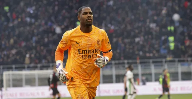 photo  mike maignan et les joueurs du milan ac devraient bien disputer leur match de championnat contre côme en australie.  &copy;  mairo cinquetti / afp 