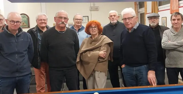 photo  lors de l’assemblée générale du club de billard, au premier rang à partir de la droite marcel novince, le président, joëlle tanguy, adjointe chargée des loisirs, gilbert nouvel, le trésorier et eric sauvage, le secrétaire.  &copy;  ouest-france 