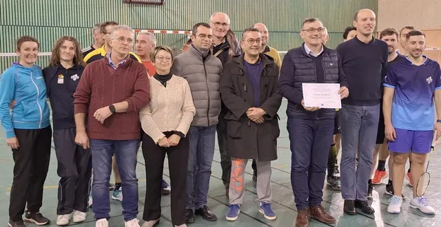 photo  le club a honoré des actes de courage après l’arrêt cardio-respiratoire de david chrétien.  &copy;  le maine libre 