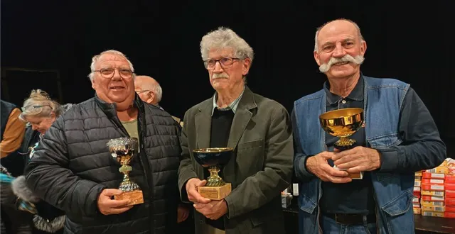 photo  les meilleurs joueurs de tarot de l’année ont été récompensés.  &copy;  le maine libre 