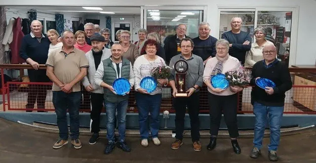 photo  dimanche 7 décembre, 123 équipes étaient rassemblées pour le concours 1 homme et 1 femme. l’événement a été remporté par marie-thérèse garreau et david pirard, de corné, face à l’équipe de mûrs-erigné philippe et josiane macé. les prochaines échéances ont lieu en avril 2026, avec les concours internes un contre un, puis un sociétaire et un invité, puis le challenge du centre. les inscriptions se font au 06 73 74 92 68. 