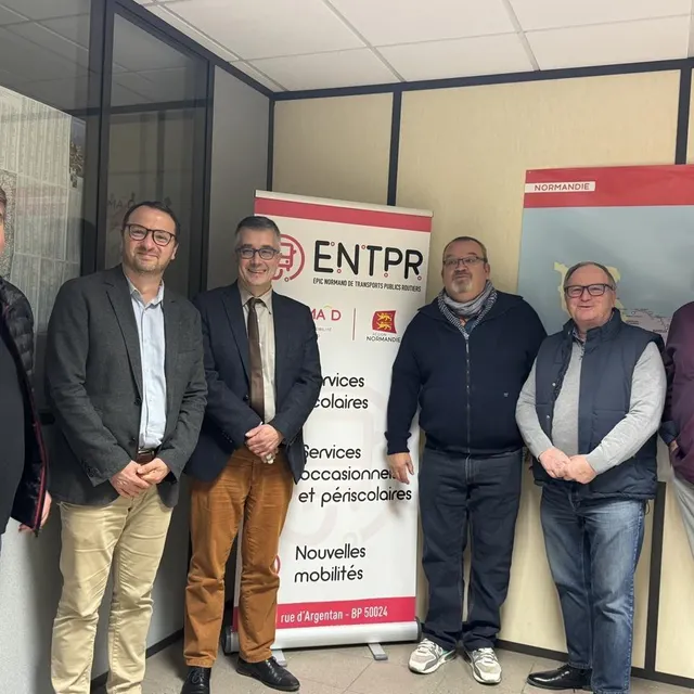 photo pascal fourmont (à gauche), luc martin (au centre à droite de bertrand deniaud), maurice mathès et thierry camus prennent leur retraite après avoir travaillé au sein de l’entpr.  ©  ouest-france