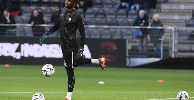 photo  oumar pona va disputer son premier match chez les professionnels.  &copy;  co-josselin clair 