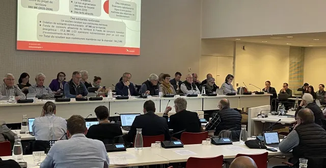 photo  le dernier conseil communautaire de l’année s’est tenu ce jeudi 18 décembre 2025 au forum des quinconces du mans, avec le vote du budget 2026 à l’ordre du jour.  &copy;  le maine libre 