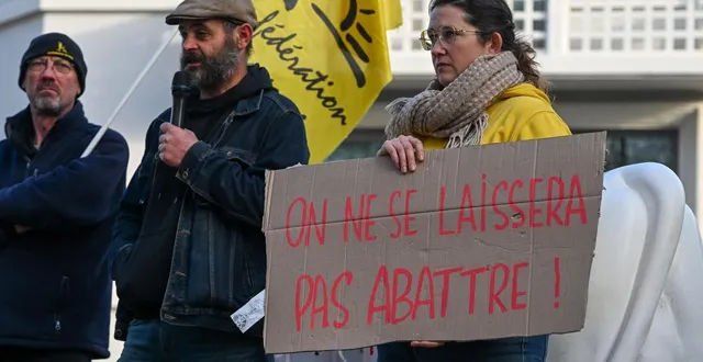 photo  angers, le 16 décembre 2025. la confédération paysanne poursuit sa mobilisation contre les abattages préventifs face à la dermatose nodulaire.  &copy;  co - laurent combet 