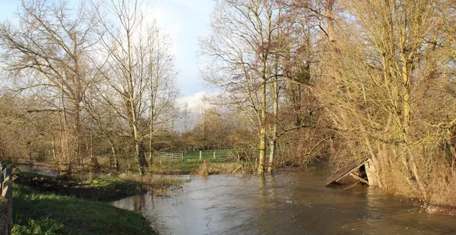 photo  lutter contre les inondations en cas de crue de la dives fait partie du plan.  &copy;  archives ouest-france. 