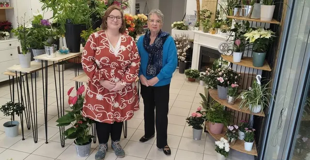 photo  fanny pineau en compagnie de marie-thérèse delaunay, adjointe à longué-jumelles  &copy;  co 