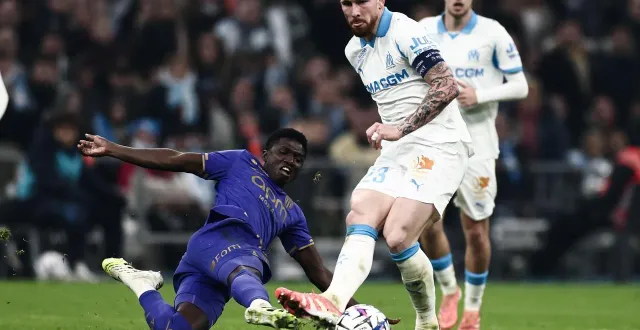 photo  le défenseur facundo medina et l’attaquant hamed junior traoré, tous deux indisponibles depuis septembre 2025 pourraient être présents sur le terrain ce dimanche 21 décembre en coupe de france, face à bourg-péronnas.  &copy;  afp 