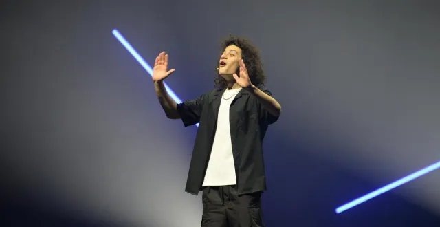 photo  roman doduik jouera son spectacle à niort samedi 17 janvier 2026.  &copy;  archives co 