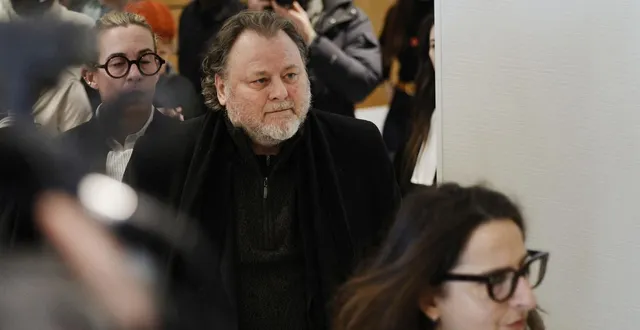 photo  le réalisateur français christophe ruggia arrive au tribunal à paris pour son jugement pour agressions sexuelles, le 3 février 2025.  &copy;  geoffroy van der hasselt / afp 