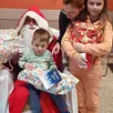 photo le noël des familles du secours catholique a ravi les enfants.