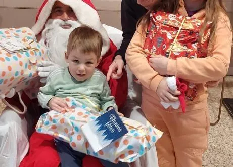 photo  le noël des familles du secours catholique a ravi les enfants.  &copy;  secours catholique 
