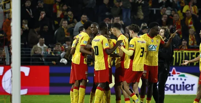 photo  les lensois se sont qualifiés en 16es de finale de coupe de france.  &copy;  simon wohlfahrt / afp 