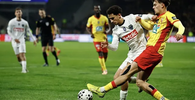 photo  lens, premier de ligue 1, continue sur sa lancée en battant feignies-aulnoye (3-1) ce vendredi 19 décembre et file en 16e de finale  &copy;  simon wohlfahrt / afp 