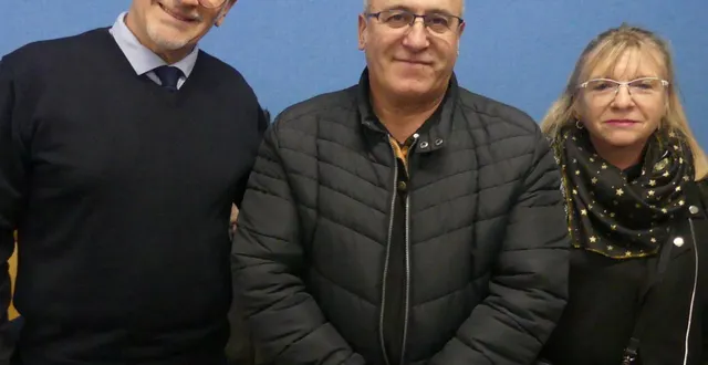 photo  jean-marie tabourel entouré du maire et de son épouse.  &copy;  ouest-france 