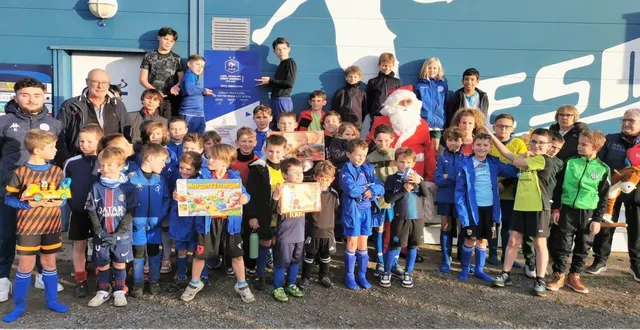 photo  les jeunes du club étaient invités à faire du tri dans leurs jouets pour les offrir au secours populaire.  &copy;  le maine libre 