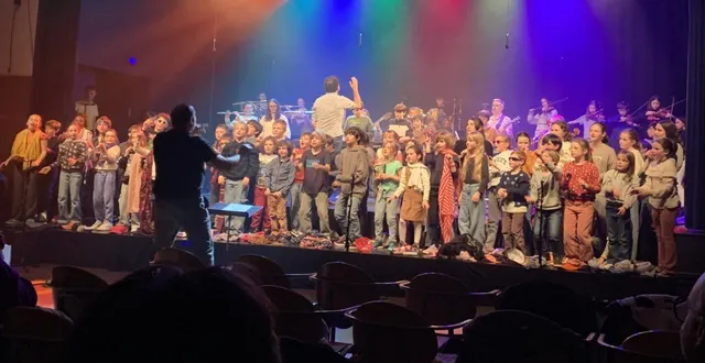photo  au programme chant, danse et instruments de musique.  &copy;  pascale guillod 