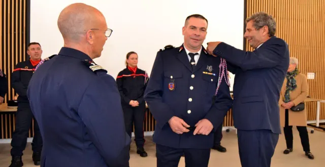 photo  l’adjudant-chef yoann fournier est nommé lieutenant.  &copy;  le maine libre 