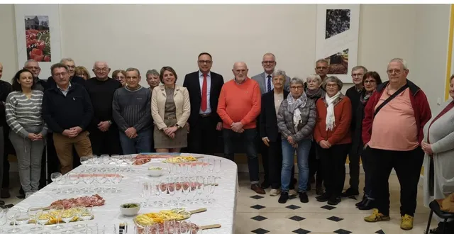 photo  les élus, les bénévoles et une partie du personnel œuvrant dans le secteur social se sont réunis pour un moment convivial.  &copy;  co 
