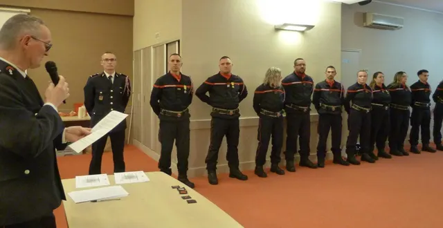 photo  le lieutenant éric dorizon, à gauche, dresse le bilan d’une année relativement stable pour le centre de secours vibraysien.  &copy;  ouest-france 