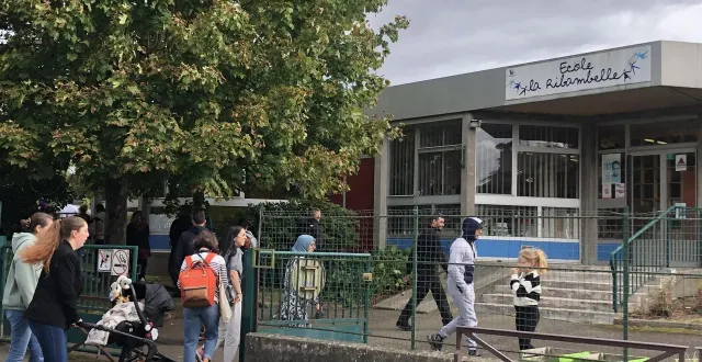 photo  le 1er septembre 2025, les élèves de la ribambelle ont fait leur dernière rentrée rue des forges. la prochaine se fera rue du buat.  &copy;  archives ouest-france 