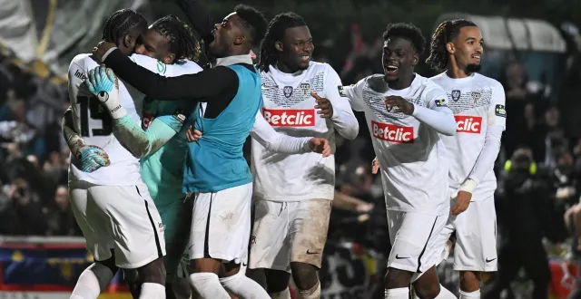 photo  les angevins après la qualification en 16es de finale. le sco s’est sorti du piège contre les herbiers.  &copy;  jérôme fouquet / ouest-france. 