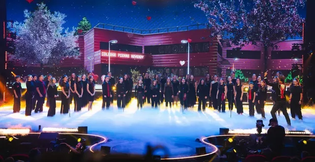 photo  la chorale du collège pierre-reverdy sur le plateau de l’émission.  &copy;  kahneda photography - royal palace 