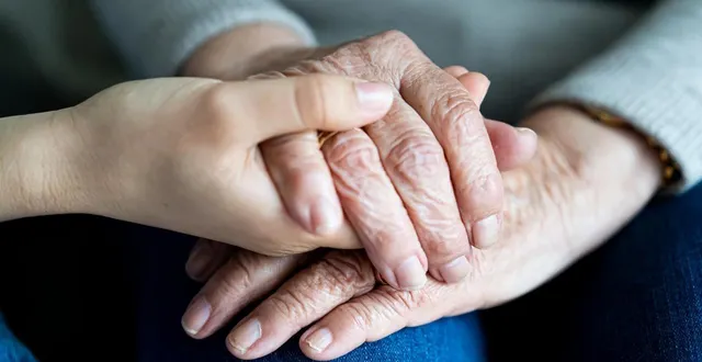 photo  « ça fait drôle de retrouver, des années après, ces enseignants que l’on a appréciés… » photo d’illustration.  &copy;  asife / getty images 