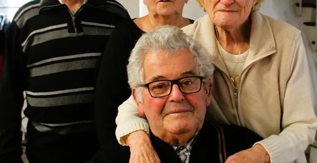 photo  au premier plan, gérard et nicole chopin, aux côtés de jean-marie et solange plessis, ont partagé leur premier noël organisé au sein du foyer.  &copy;  le maine libre 